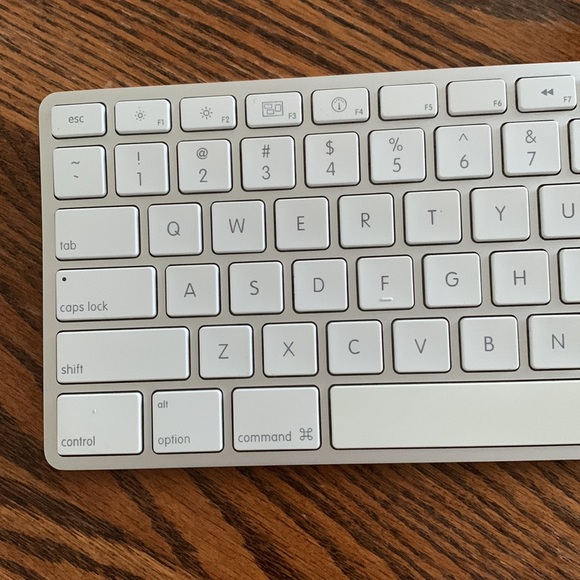 Apple Keyboard (clean) - Picture 3 of 10